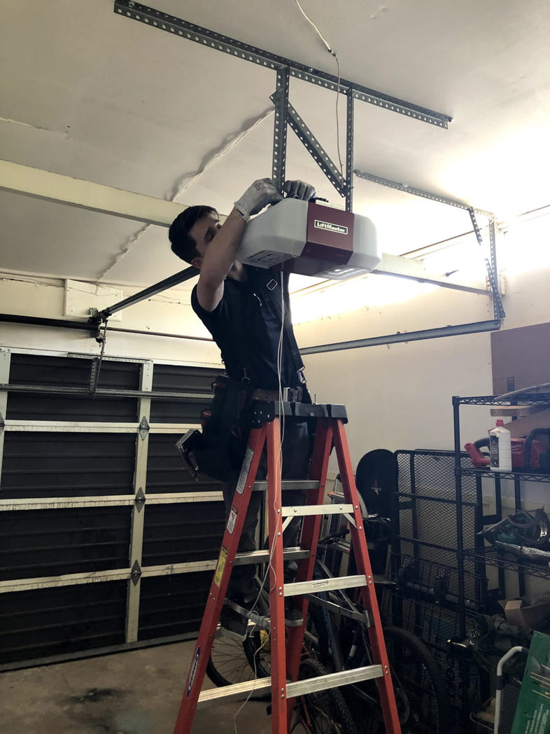 How To Know If You Need Emergency Garage Door Repair