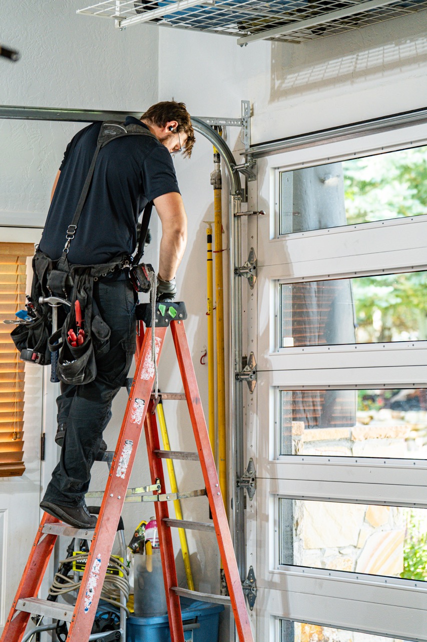 Key Differences of Basic Garage Doors vs Roll-Up Doors