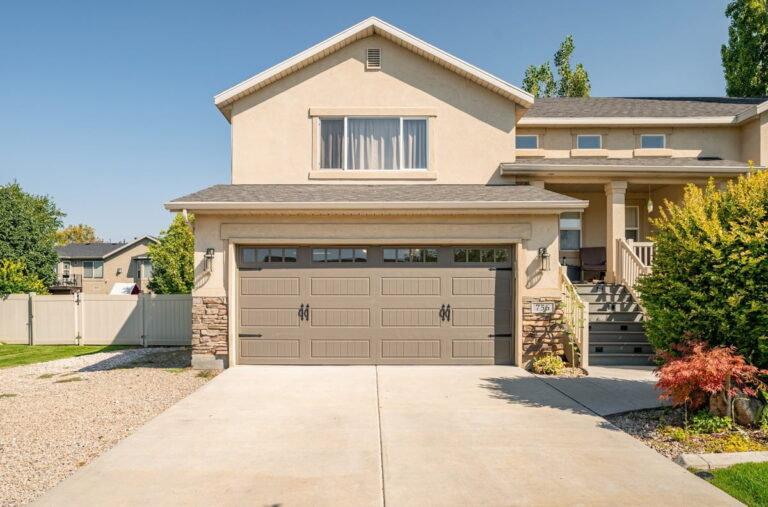 Style Meets Function: Picking the Ideal Garage Door for Your Home